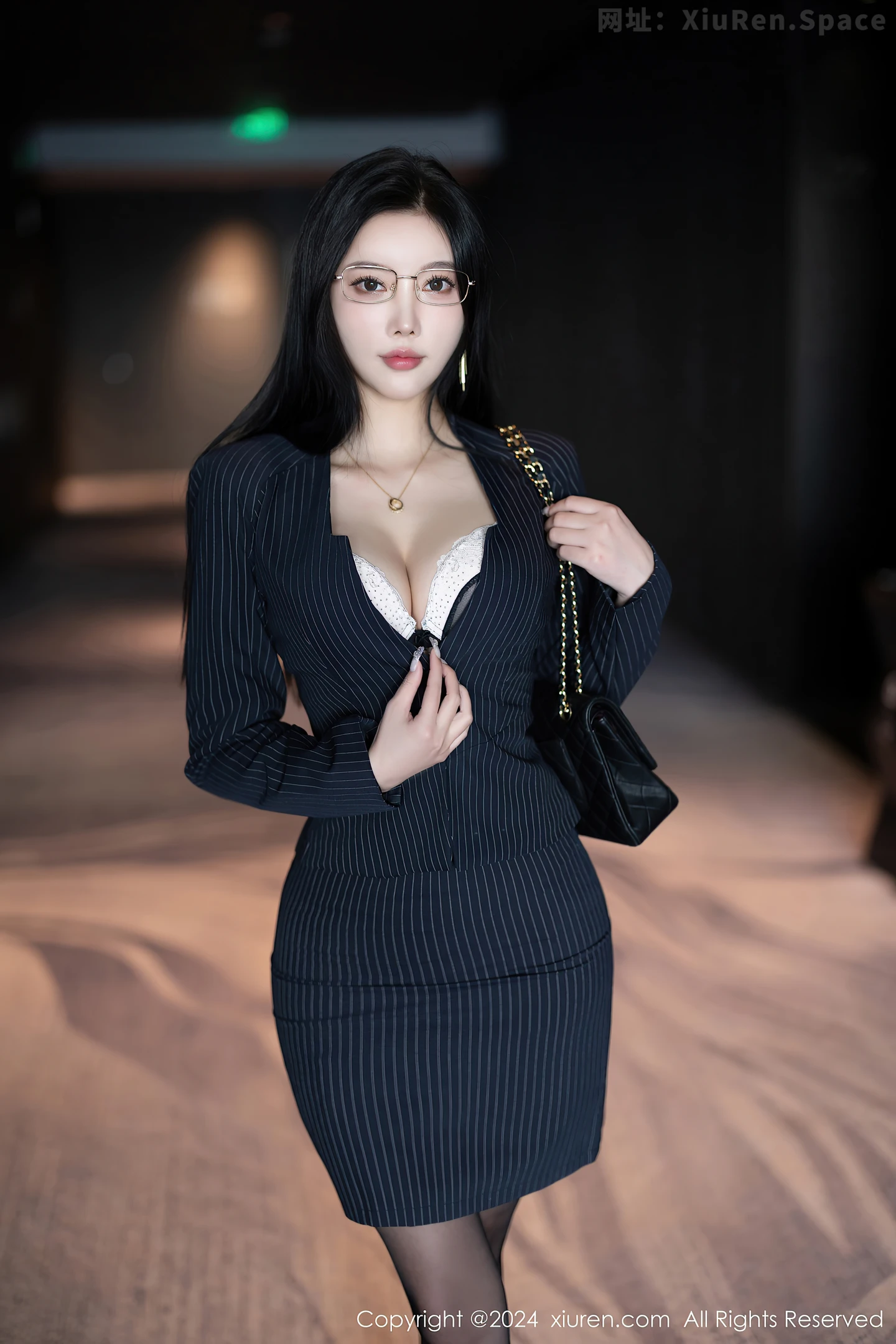 图片[3]-[XiaoYu画语界]Vol.1188 女神杨晨晨Yome性感黑色条纹西服套装露白色内衣完美诱惑写真85P-秀人网官方网站